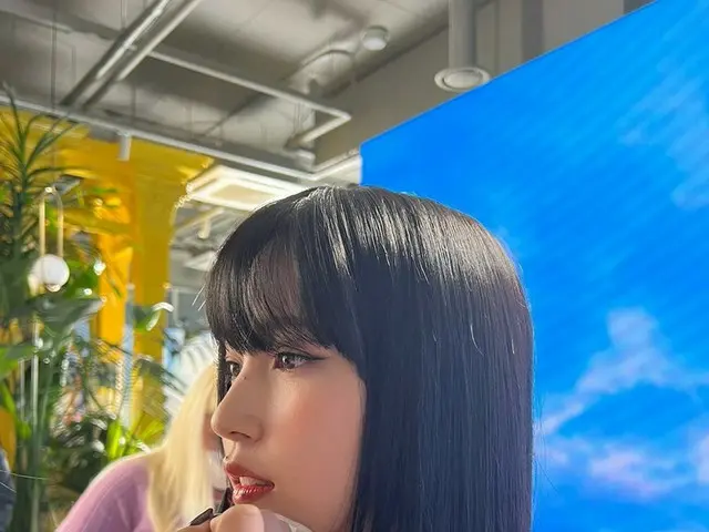 「TWICE」ミナ、クレオパトラのような横顔…グラビアビハインド公開!