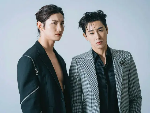 「東方神起」チャンミン、「ELLE JAPON」のビハインドカットを公開!…彫刻像が2体?!