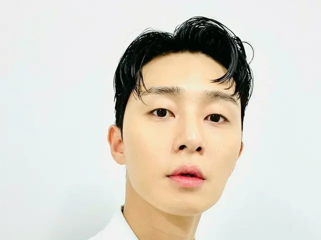 俳優パク・ソジュン、久しぶりにセルフィー公開…シャツだけ着ても好男子ビジュアル