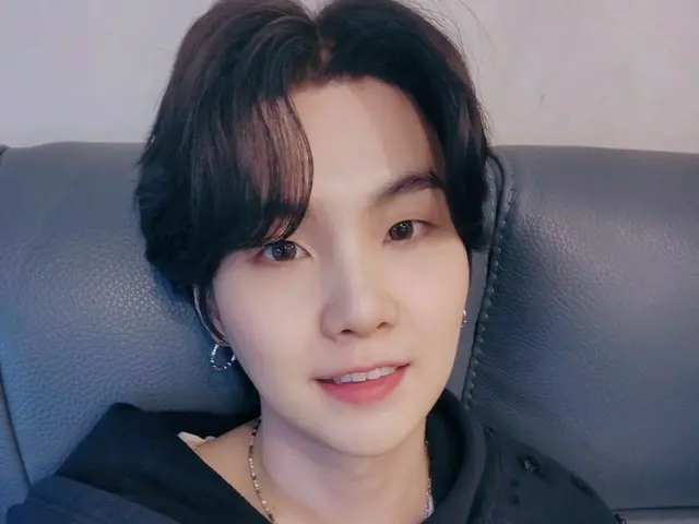 「BTS（防弾少年団）」SUGA、ARMYの心を溶かす素敵な笑顔…アメリカからセルフィーのプレゼント