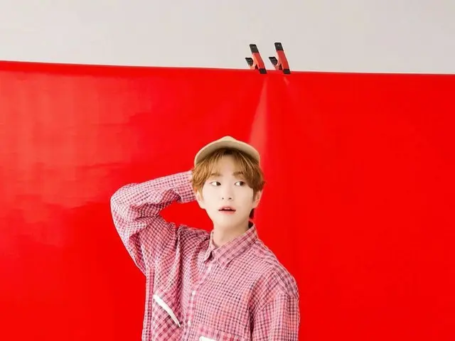 「SHINee」オンユ、コンセプトカラーはレッド?!…赤いチェックがよく似合う