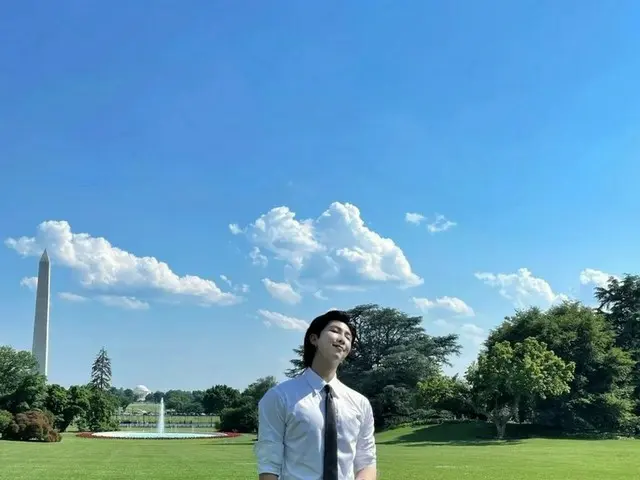 「BTS（防弾少年団）」RM、素敵なスーツ姿に余裕のある微笑みまで