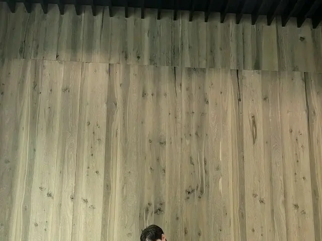 ジュノ（2PM）、「百想芸術大賞」のトロフィー認証ショットを公開…“人気賞、最優秀演技賞ありがとうございます”