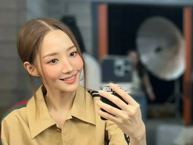 女優パク・ミニョン、ミラーセルフィーで歴代級ビジュアル誇る