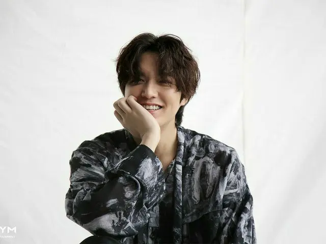 俳優イ・ミンホ、グラビアビハインド公開…シックだったりかわいかったり