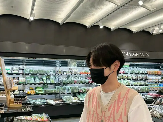 「SHINee」KEY（キー）、“友達の誕生日祝膳”のためにスーパーでお買い物