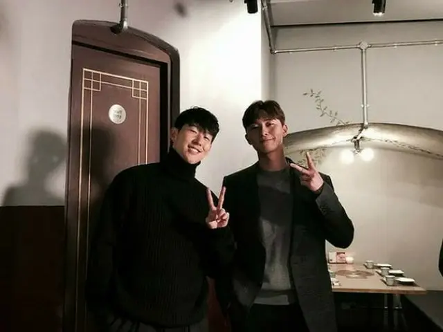 俳優パク・ソジュン、親友ソン・フンミン選手の“ゴールデンシュー”を“迎接”