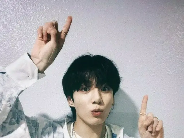 「BTS（防弾少年団）」ジョングク、可愛さ満点の1位の記念ショット「ARMYのおかげ」
