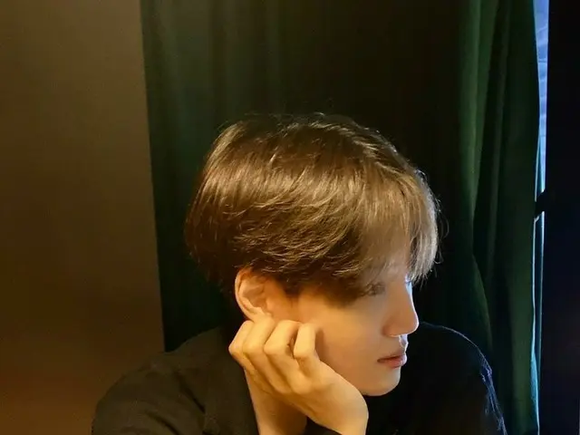 「EXO」カイ、素敵な横顔に視線釘付け…ファッショニスタの“今日のコーデ”も