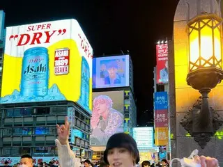 「NCT」テヨン、道頓堀で自身の誕生日広告をバックにポーズ…“お、お? 出てきた! ポーズ!”