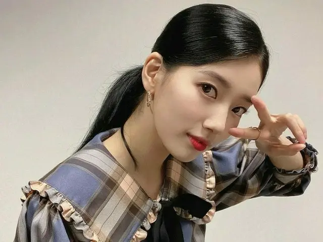 女優スジ、非現実的な人形ビジュアル