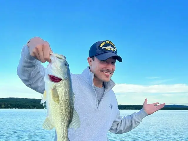 俳優ダニエル・ヘニー、釣りをする楽しそうな日常を公開