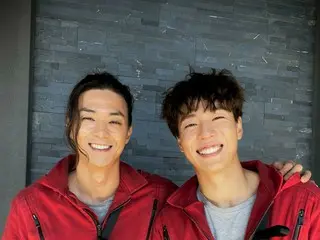 俳優キム・ジフン&イ・ヒョヌ、イケメンの隣にイケメン!…「ペーパー・ハウス・コリア」の“リオとデンバー”