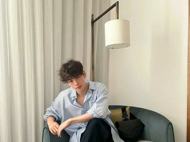 チャウヌ（ASTRO）、顔もフィジカルもすべて完ぺき…パーマヘアもよく似合う“顔の天才”