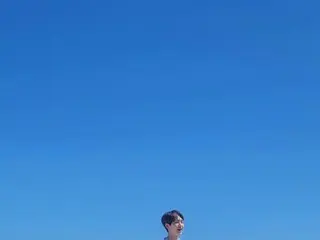 「SHINee」オンユ、沖縄の海をバックに明るい笑顔…「Life goes on」MVビハインドカット公開!!