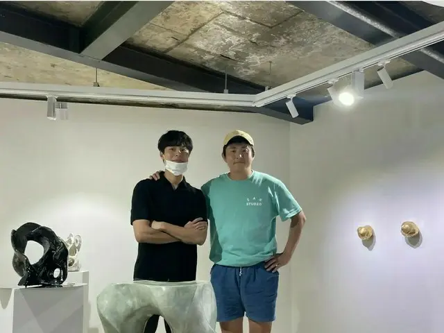 漫画家キアン84、後輩キム・チュンジェ氏とホテルで特別なデート…温かいツーショット