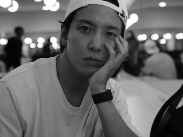 「CNBLUE」ジョン・ヨンファ、”そんなふうに見つめられたらキュン死する”…撮影：イ・ジョンシン