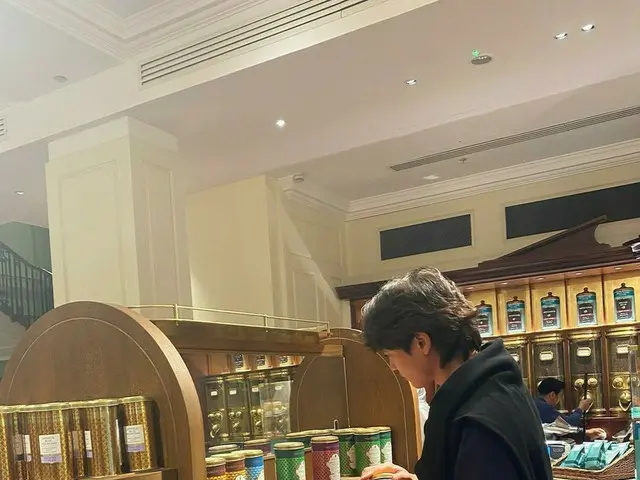 「SHINee」ミンホ、ロンドンでショップや展示会を観覧…日常がグラビア