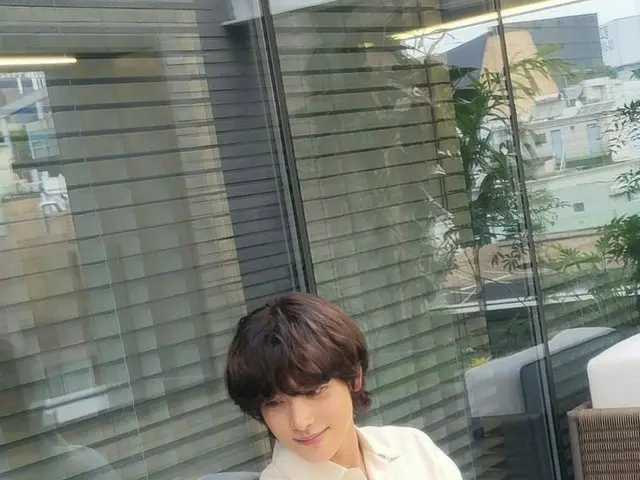 イム・シワン（ZE:A）、伸びた髪に花柄のシャツでさわやかさレベルUP