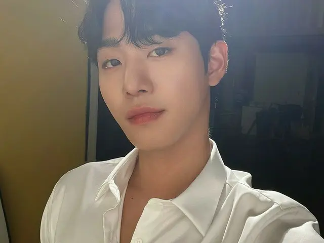 俳優アン・ヒョソプ、憂いのあるまなざしにキュン…ファンたちときめかせるセルフィー