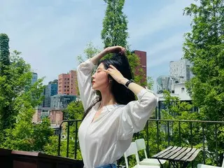 「少女時代」ソヒョン、白いシャツ-デニムパンツにロングヘアーで女神美貌
