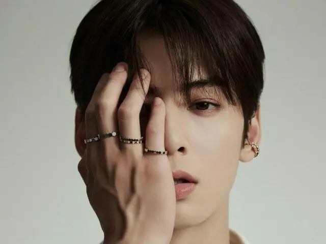 「ASTRO」チャウヌ、素肌にジャケットでセクシーさアップ