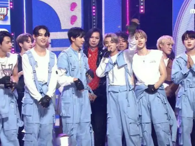 「ENHYPEN」、「SHOW CHAMPION」で1位!…“家で見ているジョンウォン愛してる”
