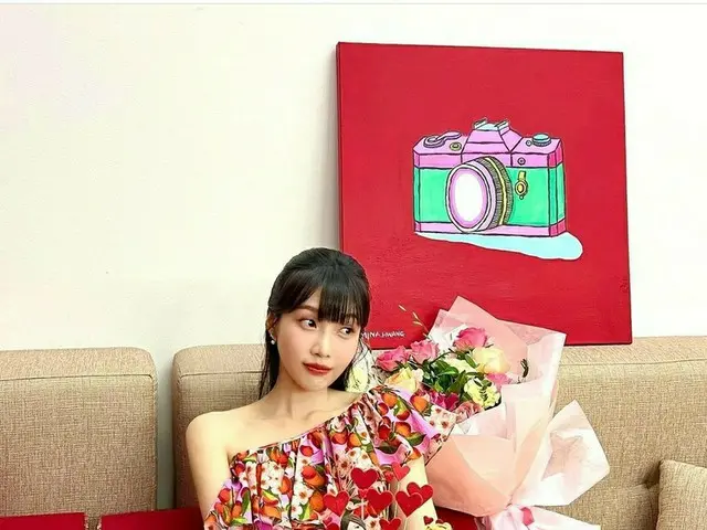 「Red Velvet」ジョイ、鮮やかなドレスで爽やかなビジュアル最高潮