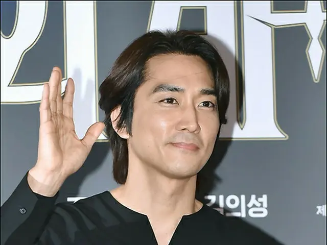 【フォト】俳優ソン・スンホン、映画「宇宙+人」のVIP試写会に出席…“ブレないイケメンさ”