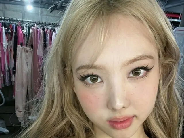 「TWICE」ナヨン、どんどん果敢になるトップス衣装…POPなヒロインビジュアル