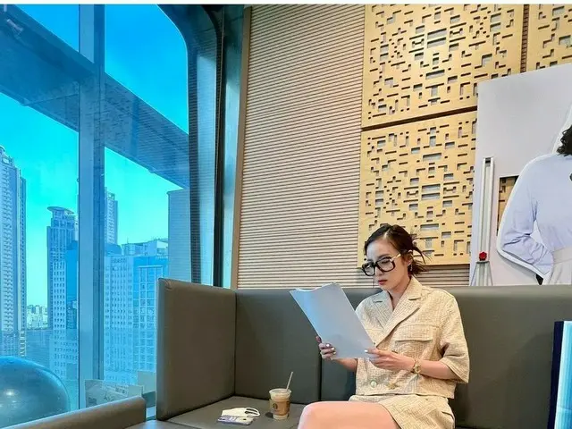 DARA（サンダラ・パク）、韓国国内一足しかない靴を履いて洗練美大放出