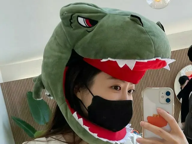 女優パク・ボヨン、恐竜のかぶりものかぶってかわいい魅力…ほんとにアラサー?