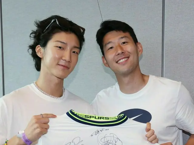 「WINNER」HOONY、成功したヲタク真の“WINNER”…“得点王”ソン・フンミン選手と幻想のツーショット