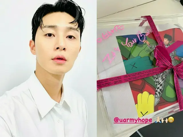 俳優パク・ソジュン、自身の名前入りの「BTS（防弾少年団）」J-HOPEからのアルバムプレゼントを誇る!!