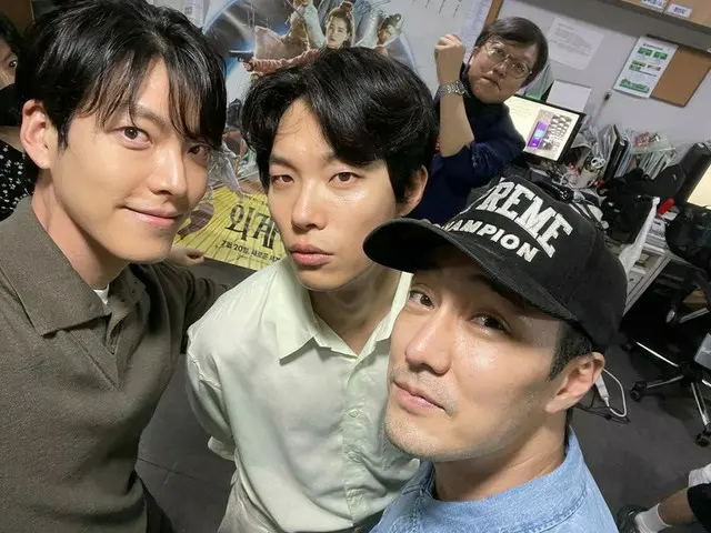 俳優リュ・ジュンヨル、キム・ウビンとソ・ジソブの間で萎縮…誰が一番肩幅が広い??