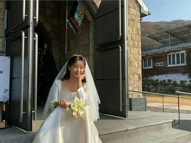 女優キム・ヒソン、ウェディングドレスの姿…20代と言っても信じられそう！