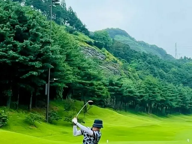 「CNBLUE」ジョン・ヨンファ、雨の中でも止まらないゴルフへの情熱…CNBLUEジョンシンにFTISLANDホンギも感嘆！（動画あり）