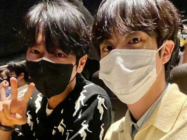 俳優イ・サンヨプ、「BTS（防弾少年団）」ジンと一緒に映画「非常宣言」の試写会でピース