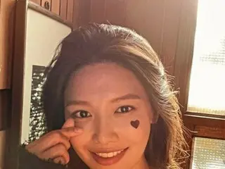 「少女時代」スヨン、セクシーなキャミソール姿…美しいデコルテ披露