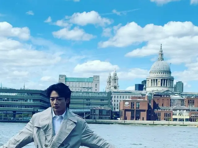 「SHINee」ミンホ、ロンドンでのグラビア撮影のビハインドを公開…ロンドンの街が似合う男