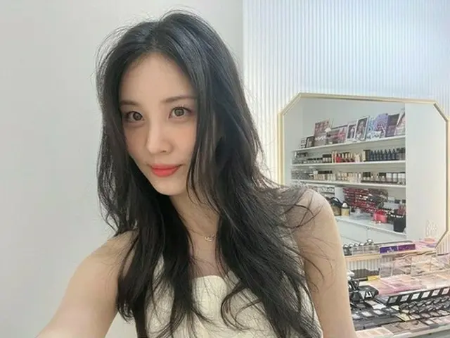「少女時代」ソヒョン、カムバックを控えて美貌爆発…キュートなウインクはおまけ