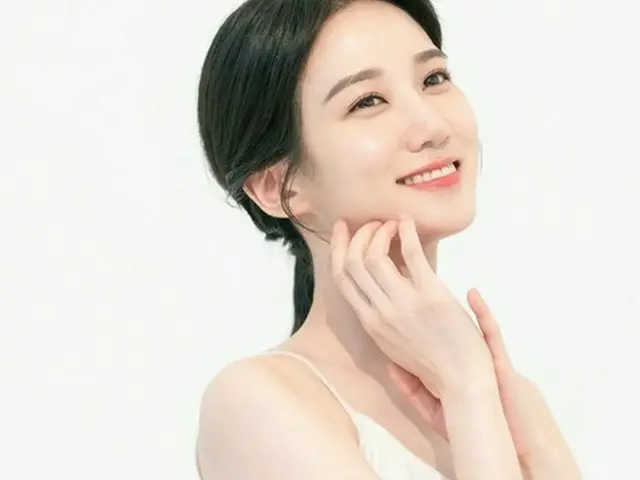 女優パク・ウンビン、ロングヘアで上品に…純白の衣装を着て清純美発散