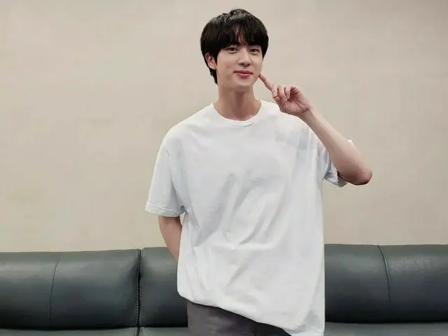 「BTS（防弾少年団）」ジン、ワールドワイドハンサムの愛嬌（あいきょう）3セット