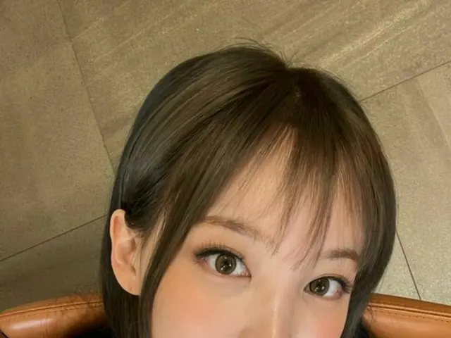 「TWICE」ナヨン、金髪から変身…どんなヘアカラーでもよく似合う輝くビジュアル