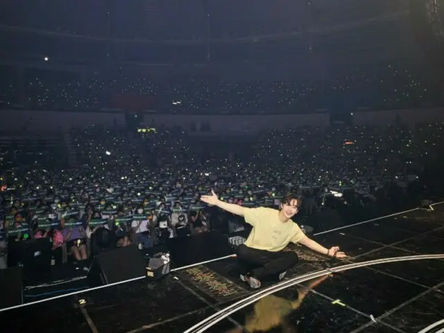 「2PM」イ・ジュノ、両手を大きく広げて喜びを表現…ソウルFAN-CONの2日目終了