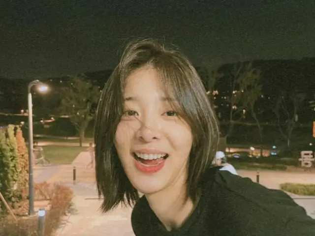 女優ソル・イナ、夜にも輝くラブリーな笑顔…“可愛さ超過した美貌”