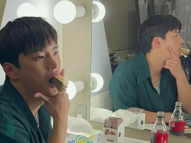 ソ・イングク、日本で行ったファンミのビハインド写真を公開!…“カツサンド、おいしい?”