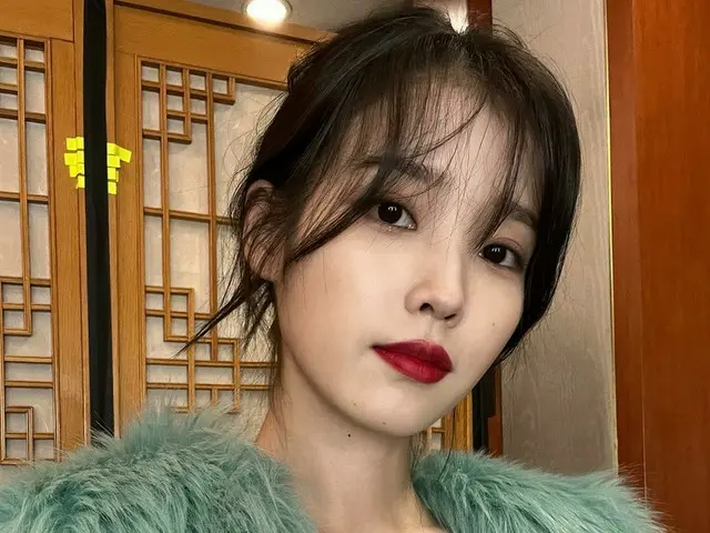IU（アイユー）、濃いリップ-薄いリップどちらもよく似合う