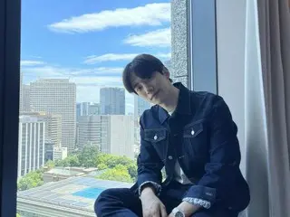 ジュノ（2PM）、東京の青空をバックにさわやかな笑顔