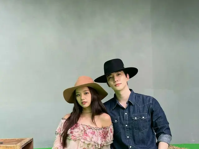 ヘリ（Girl’s Day）、ジュノ（2PM）とCM撮影の合間にパチリ